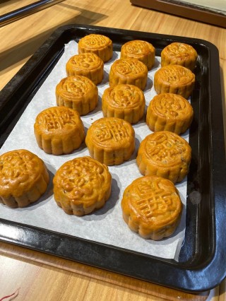 自做月饼过中秋