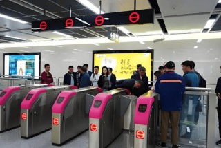 西安地铁永宁门站还是体育场站有自助照相机
