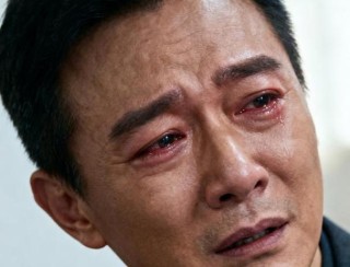 男人只有一滴泪，你会为谁流？