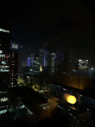 夜,已经很深.很深了
