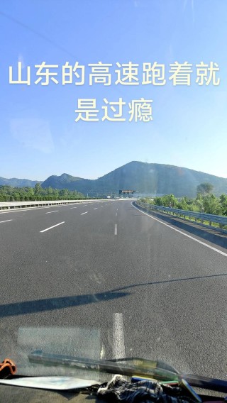 名字虽叫车，不在路上跑，空中来回走，工厂能见到。 （打一物）