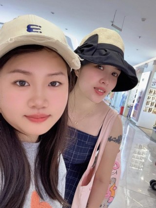 不知道从什么时候开始，陪你逛街是一件很幸福的事情