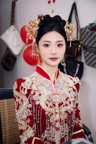 散文，新娘新妆又新装，惊艳细碎时光
