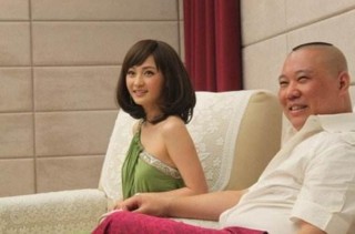 逛街时，她一推开我，原因令人捧腹大笑