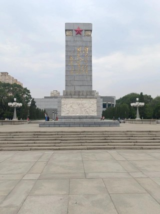 雷锋精神，一座永不褪色的丰碑