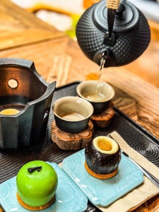 茶盅与酒杯的风情