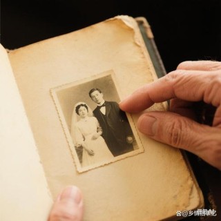闲翻旧相册