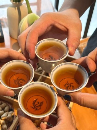 相聚，是一坛美酒