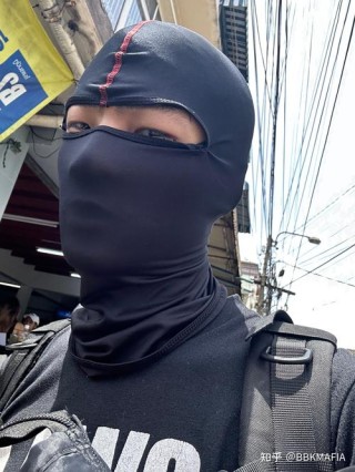 原创
            为啥特种兵脸上涂油彩，而特警执行任务带的是面罩？