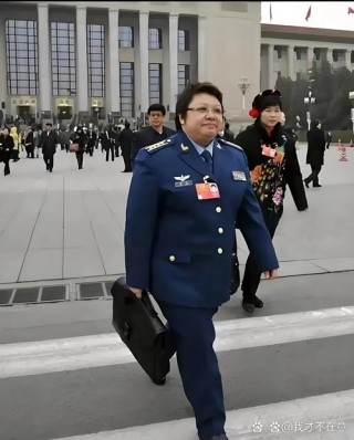 中国捐款最多的8位明星，韩红刘德华上榜，这才是我们值得追的星