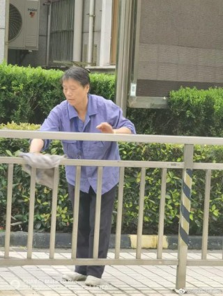 他们都在忙碌