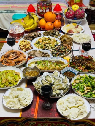 除夕在家吃年夜饭的说说