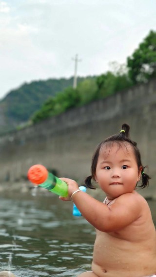 小河里的母爱