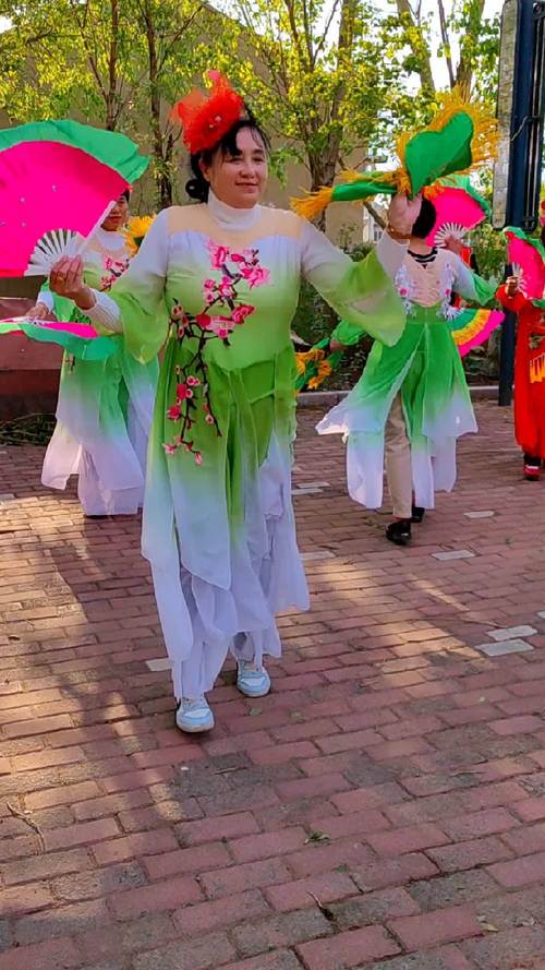 晚饭后跳舞去 第1张 晚饭后跳舞去 第1张