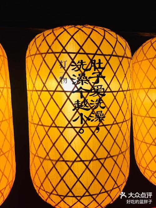 八人相约下月聚 （打一字）  第1张