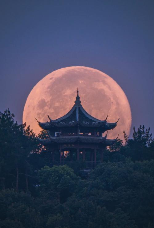 一边是日出 一边是月落 日月同辉 宁静致远 第1张 一边是日出 一边是月落 日月同辉 宁静致远 第1张