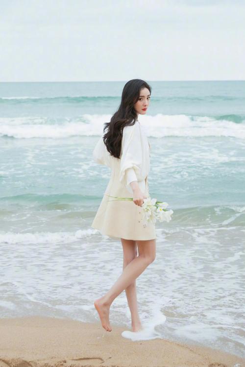 美女列传(十三)海边落日沙滩的白裙 第1张 美女列传(十三)海边落日沙滩的白裙 第1张