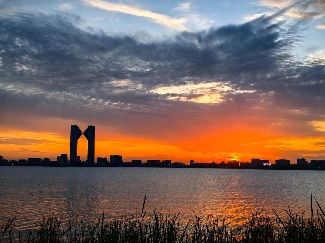 晚风拂来吟盛夏,一抹夕阳醉晚霞 第1张 晚风拂来吟盛夏,一抹夕阳醉晚霞 第1张